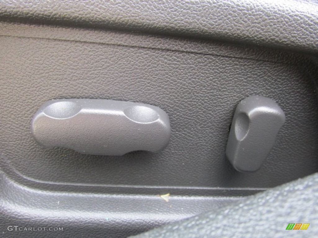 2008 Saturn Aura XR Controls Photo #84083930