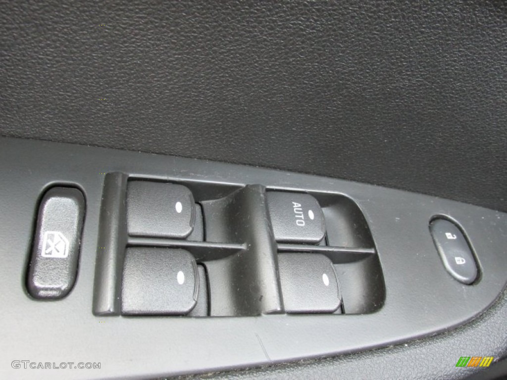 2008 Saturn Aura XR Controls Photo #84083949