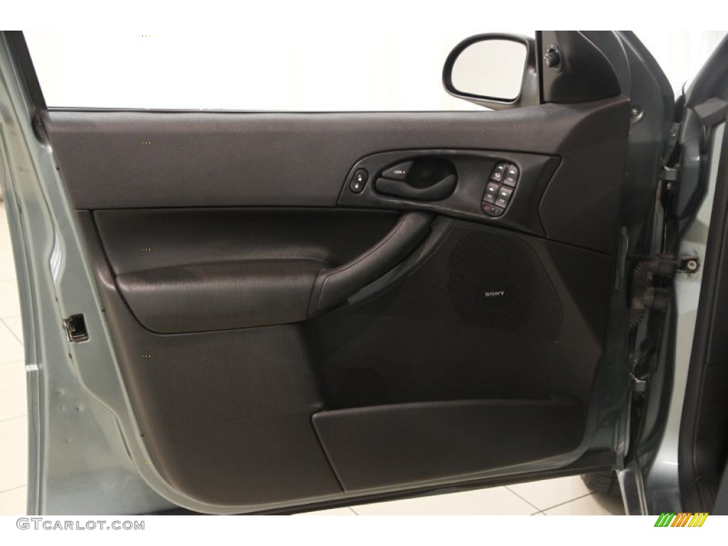2005 Focus ZX5 SE Hatchback - Light Tundra Metallic / Charcoal/Charcoal photo #4