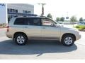 2005 Sonora Gold Pearl Toyota Highlander V6  photo #6