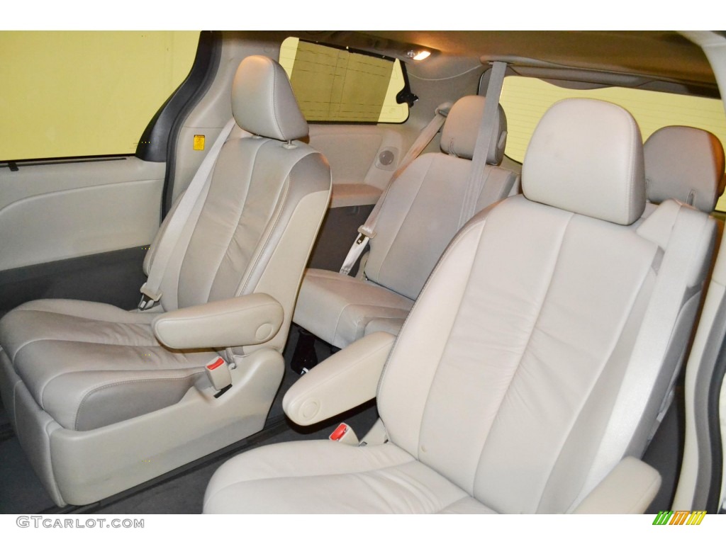 2011 Sienna Limited - Super White / Light Gray photo #13