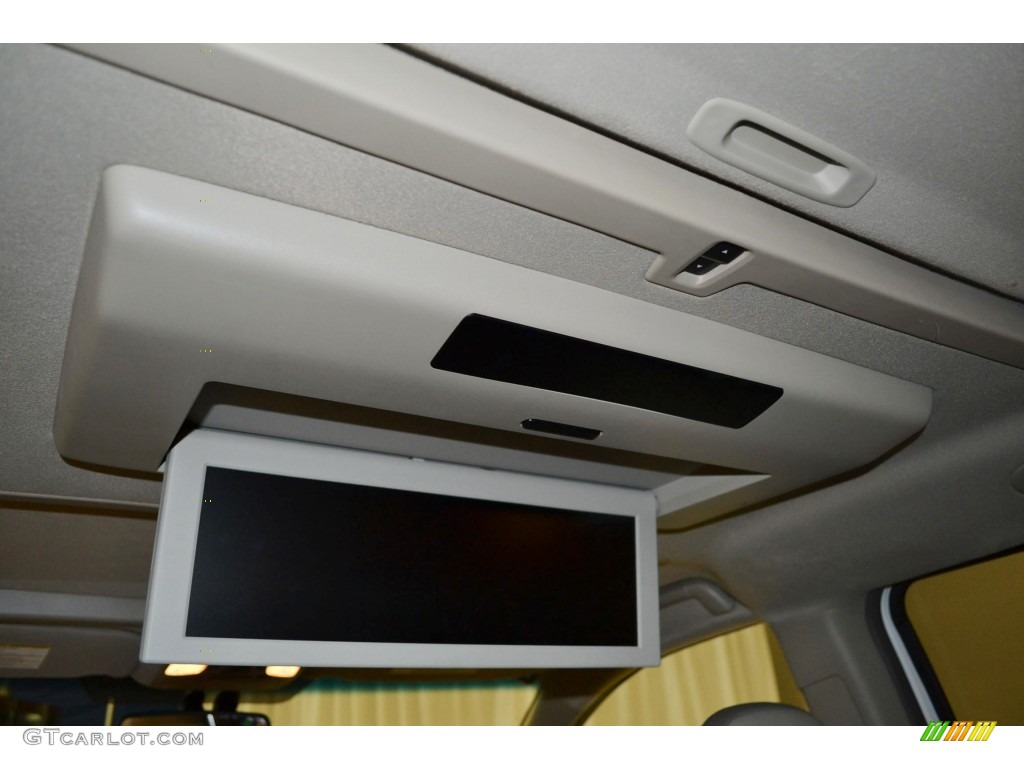2011 Sienna Limited - Super White / Light Gray photo #15