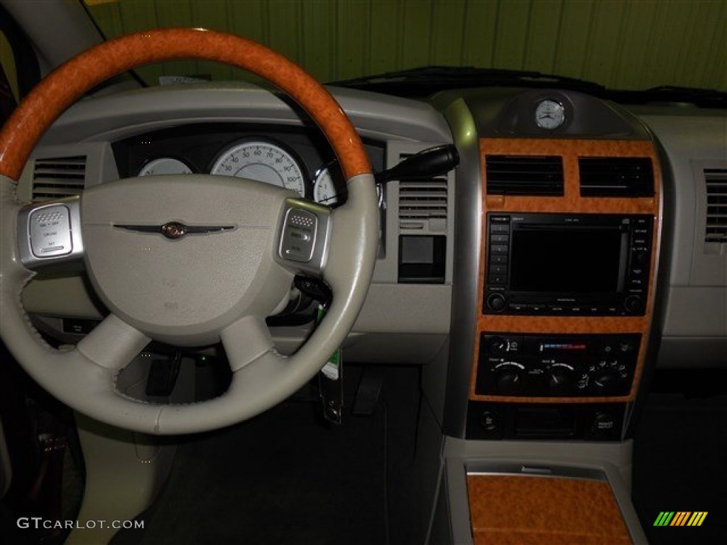 2007 Aspen Limited HEMI - Cognac Crystal Pearl / Dark Khaki/Light Graystone photo #13