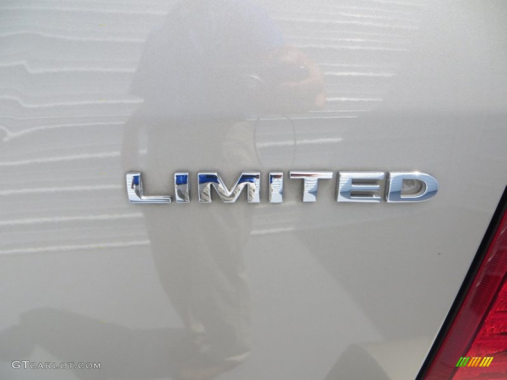 2005 Ford Freestyle Limited Marks and Logos Photos