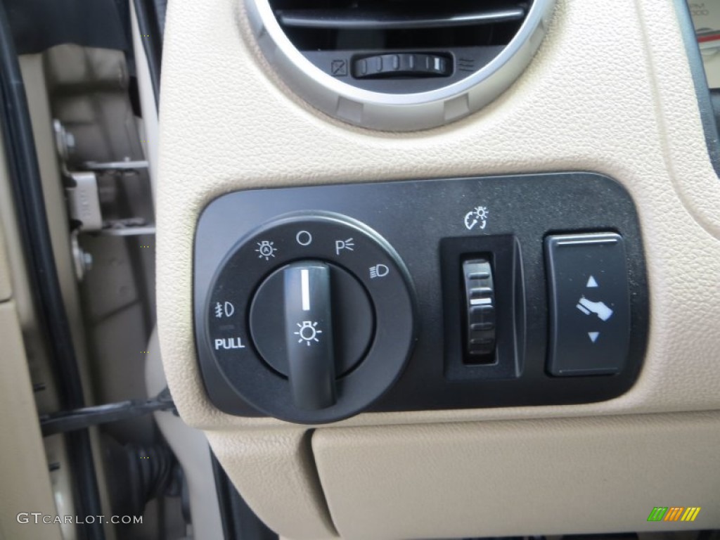 2005 Ford Freestyle Limited Controls Photos
