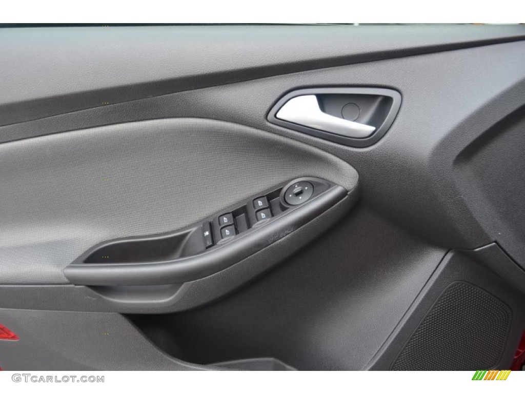 2013 Focus SE Hatchback - Ruby Red / Charcoal Black photo #4