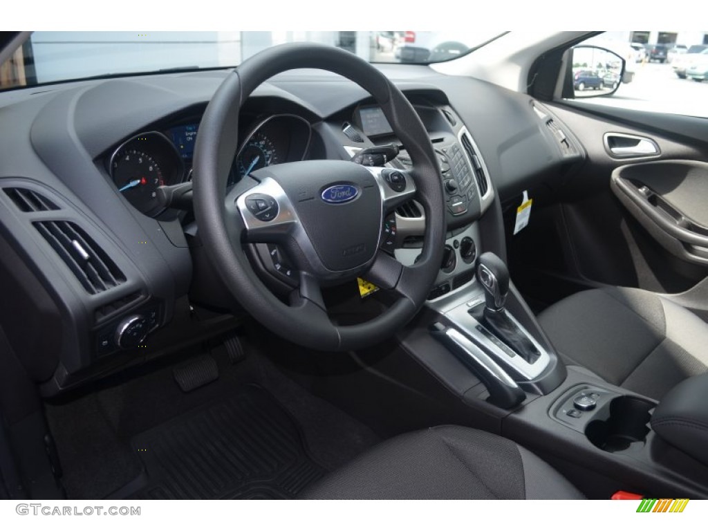 2013 Focus SE Hatchback - Ruby Red / Charcoal Black photo #6