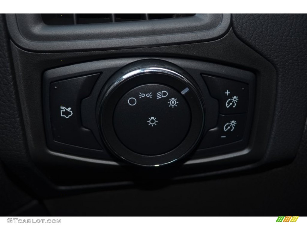 2013 Focus SE Hatchback - Ruby Red / Charcoal Black photo #16