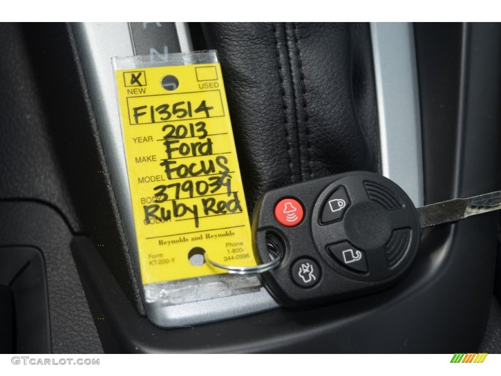 2013 Focus SE Hatchback - Ruby Red / Charcoal Black photo #17