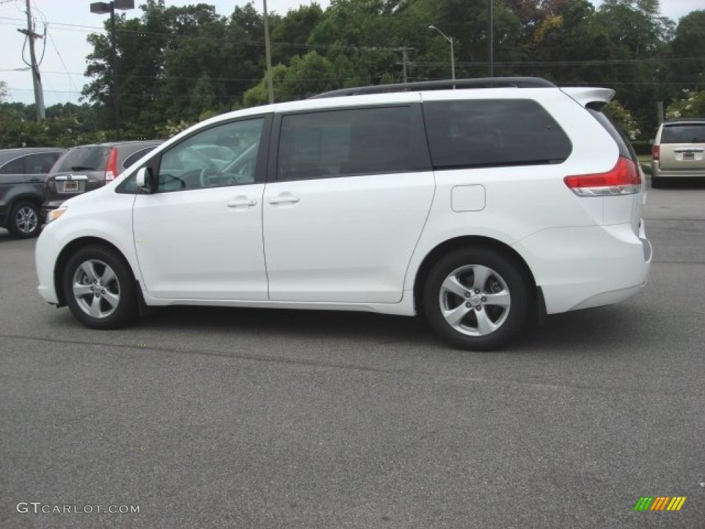 2011 Sienna LE - Super White / Light Gray photo #3