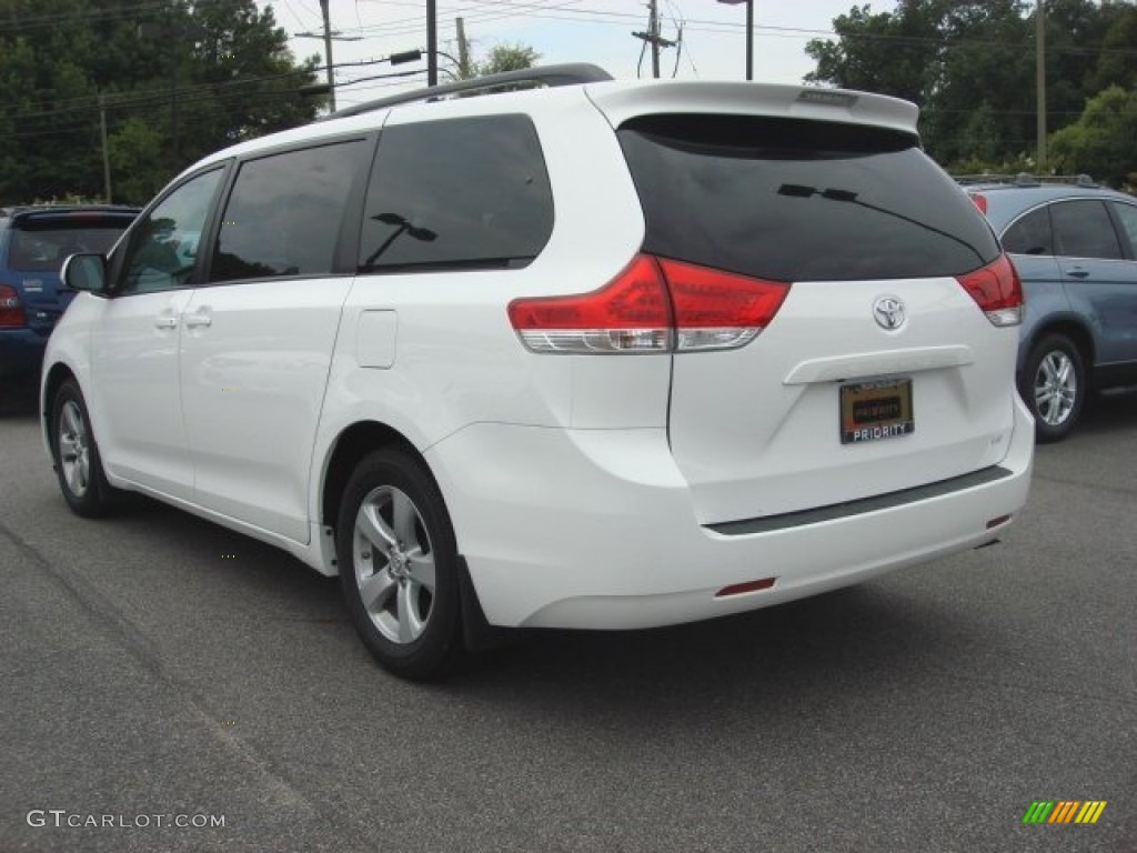 2011 Sienna LE - Super White / Light Gray photo #5