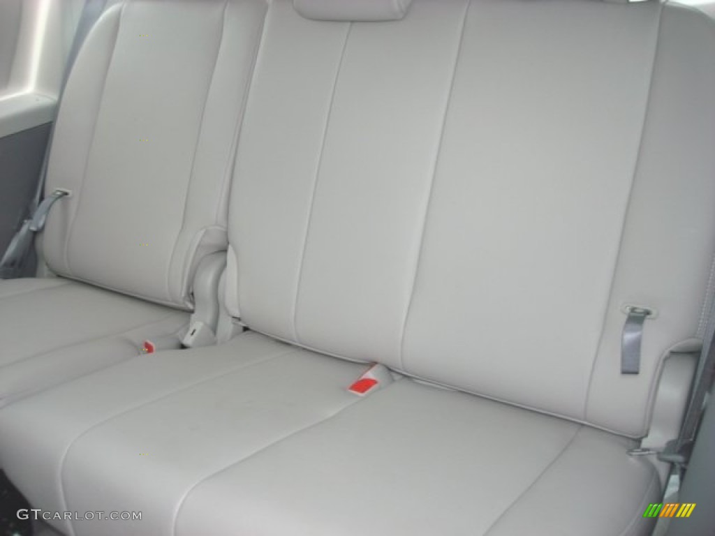 2011 Sienna LE - Super White / Light Gray photo #13