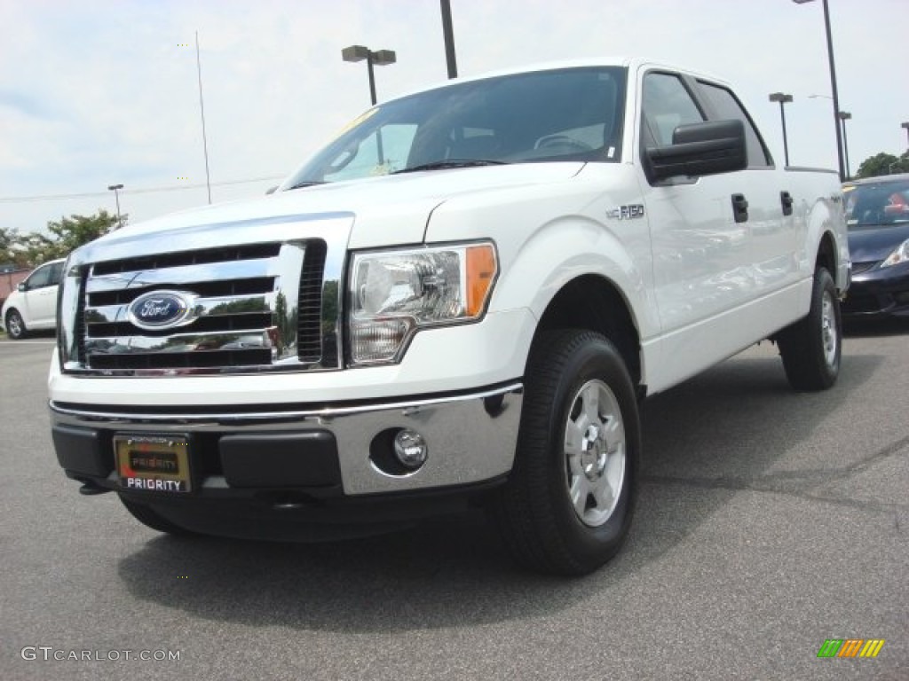 2011 F150 XLT SuperCrew 4x4 - Oxford White / Steel Gray photo #1