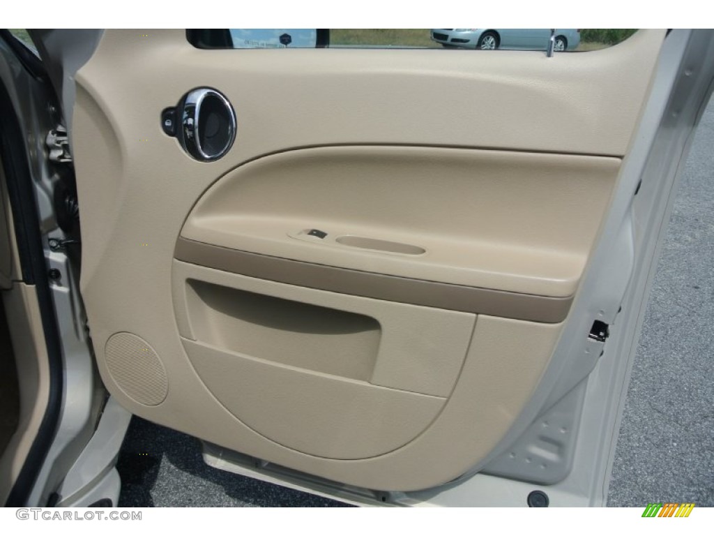 2009 HHR LT - Gold Mist Metallic / Cashmere photo #20