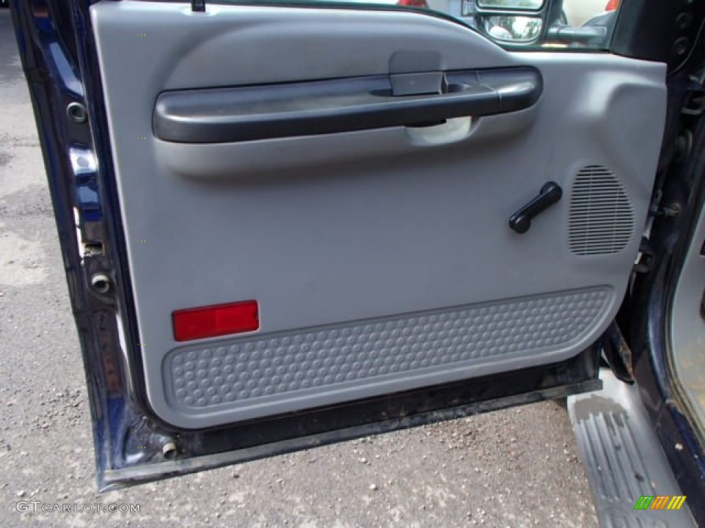 2005 Ford F350 Super Duty XL Regular Cab 4x4 Plow Truck Medium Flint Door Panel Photo #84110850
