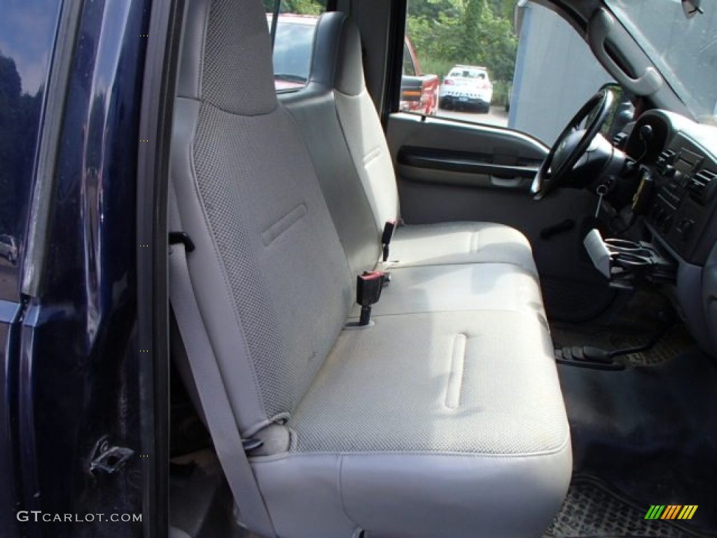 2005 Ford F350 Super Duty XL Regular Cab 4x4 Plow Truck Front Seat Photo #84110885