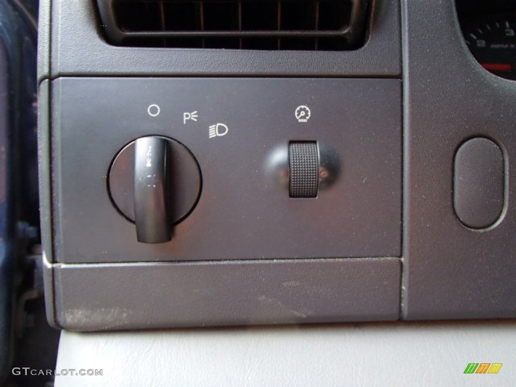 2005 Ford F350 Super Duty XL Regular Cab 4x4 Plow Truck Controls Photo #84111026