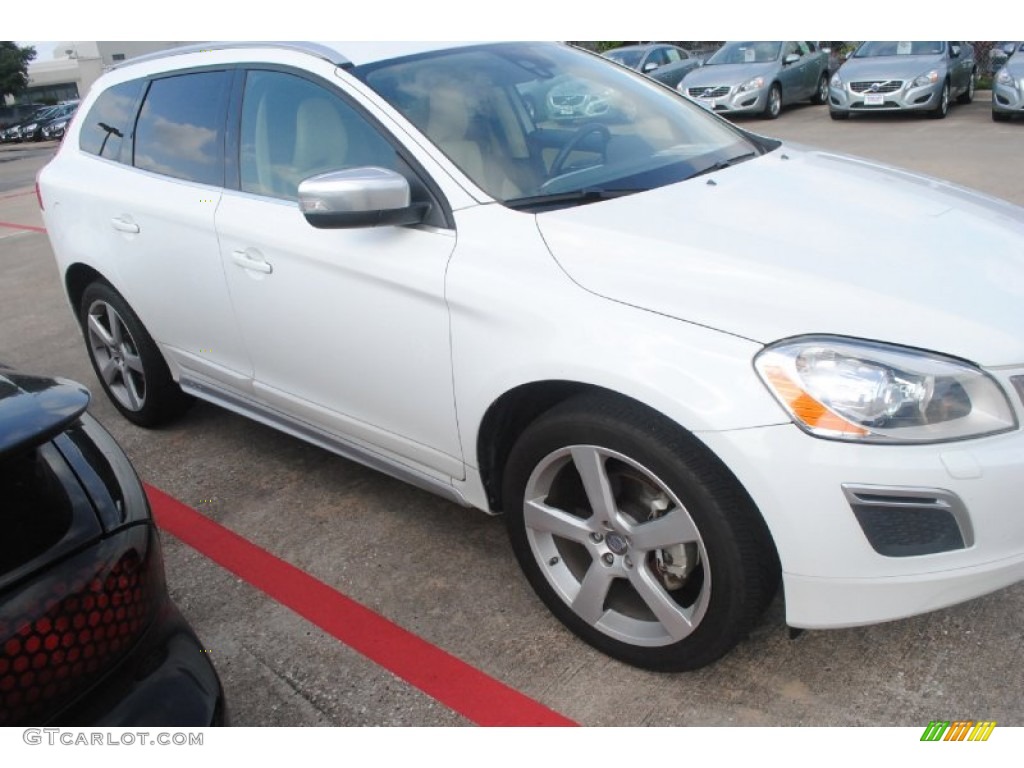 2011 XC60 3.2 R-Design - Cosmic White Metallic / R Design Beige/Off Black Inlay photo #9