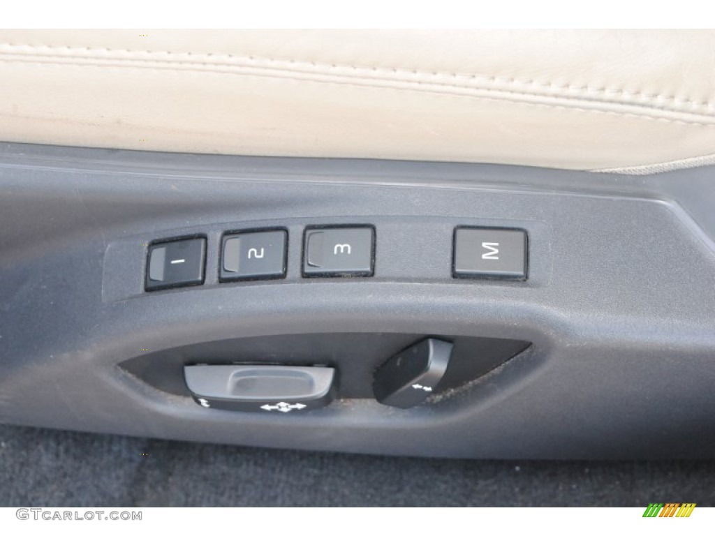 2011 XC60 3.2 R-Design - Cosmic White Metallic / R Design Beige/Off Black Inlay photo #14