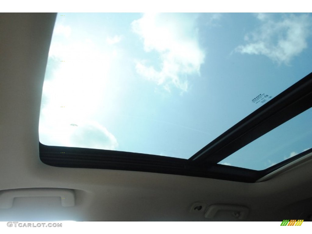 2011 XC60 3.2 R-Design - Cosmic White Metallic / R Design Beige/Off Black Inlay photo #17