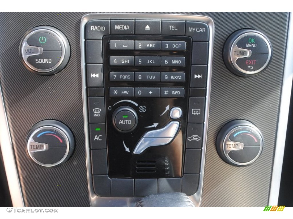 2011 Volvo XC60 3.2 R-Design Controls Photo #84111524