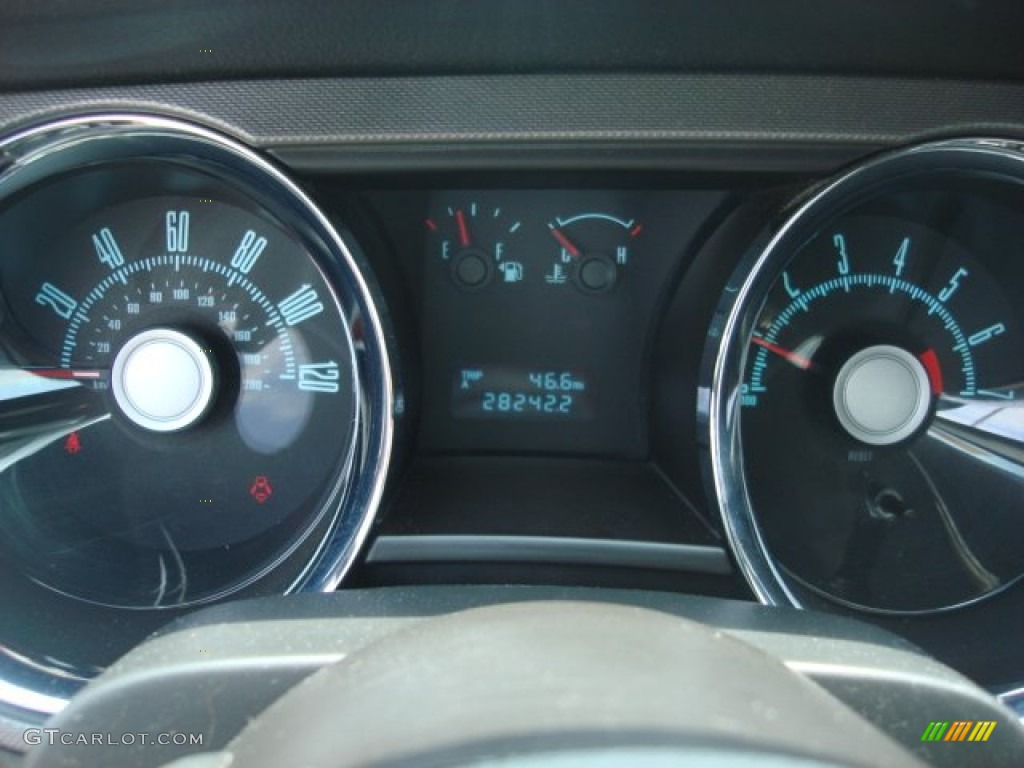 2010 Mustang V6 Coupe - Sunset Gold Metallic / Charcoal Black photo #20