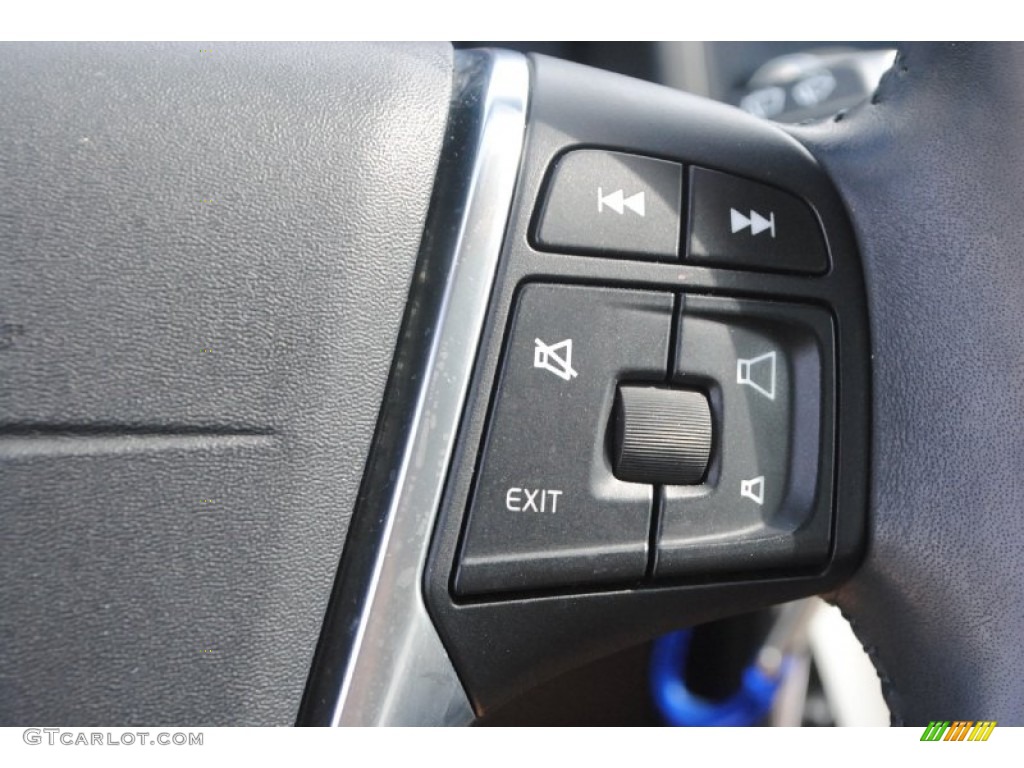 2011 Volvo XC60 3.2 R-Design Controls Photo #84111578