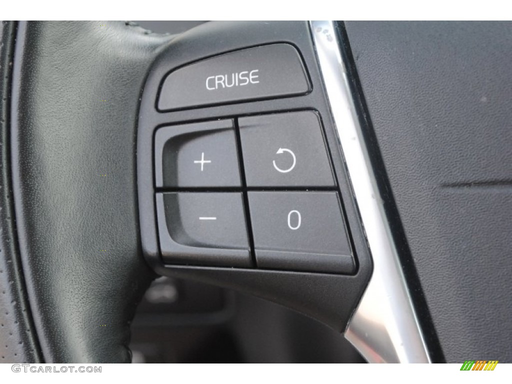 2011 Volvo XC60 3.2 R-Design Controls Photos