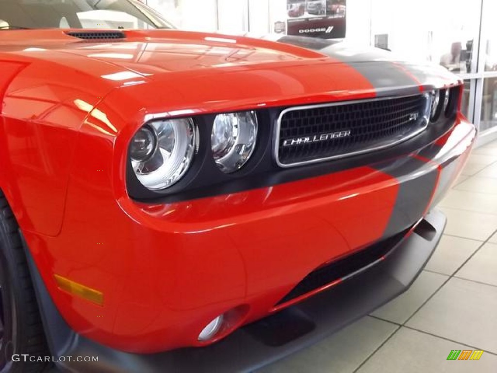 2013 Challenger SRT8 392 - Redline 3-Coat Pearl / Dark Slate Gray photo #5