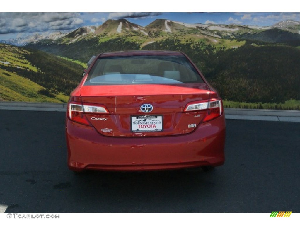 2013 Camry Hybrid LE - Barcelona Red Metallic / Light Gray photo #4