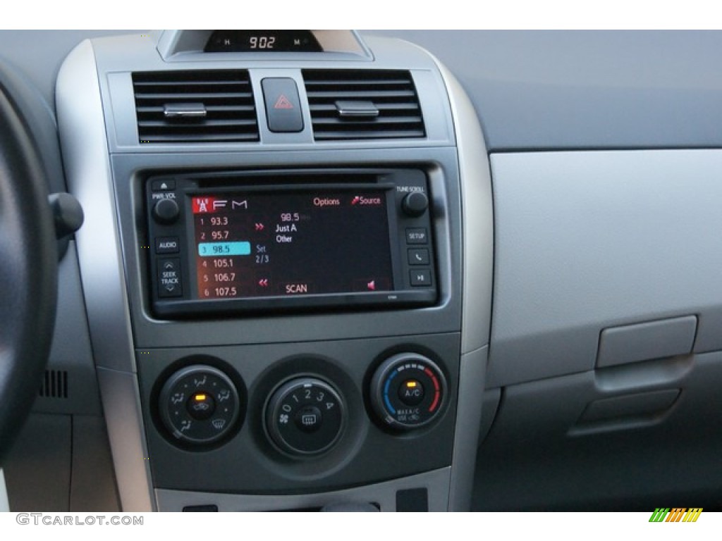 2013 Toyota Corolla LE Controls Photo #84119219