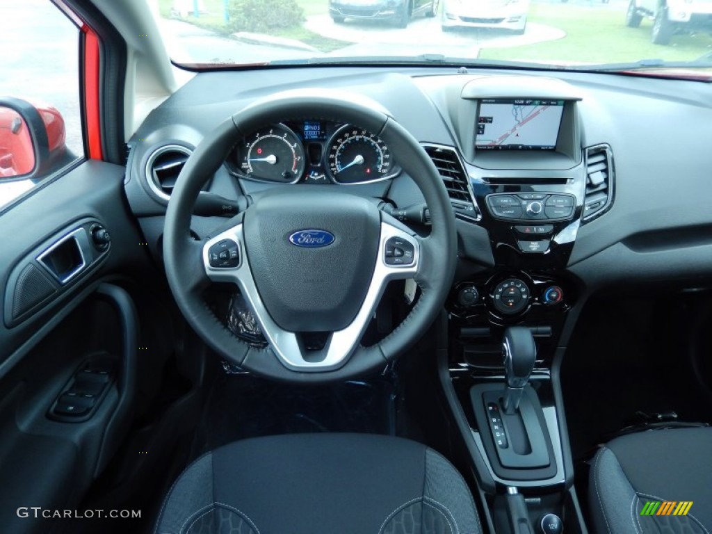 2014 Ford Fiesta SE Sedan Charcoal Black Dashboard Photo #84122078