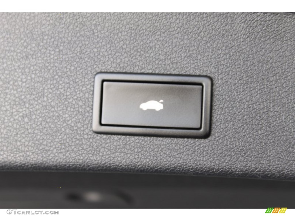 2011 Q5 2.0T quattro - Ice Silver Metallic / Black photo #39