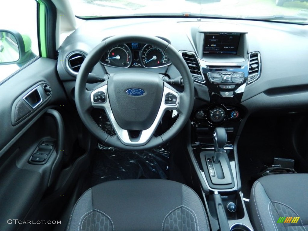 2014 Ford Fiesta SE Sedan Charcoal Black Dashboard Photo #84122342