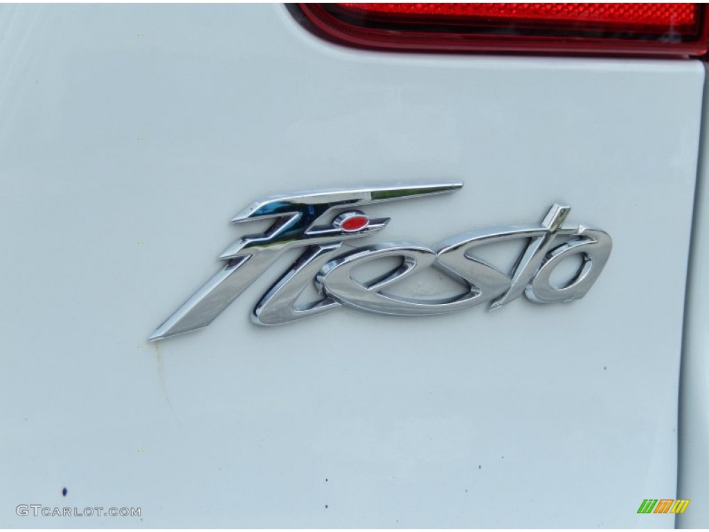 2013 Fiesta S Sedan - Oxford White / Charcoal Black/Light Stone photo #4