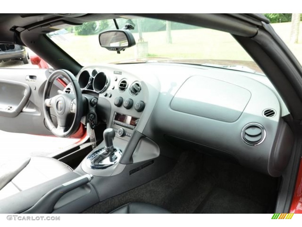 2009 Solstice GXP Roadster - Wicked Ruby Red / Ebony photo #17