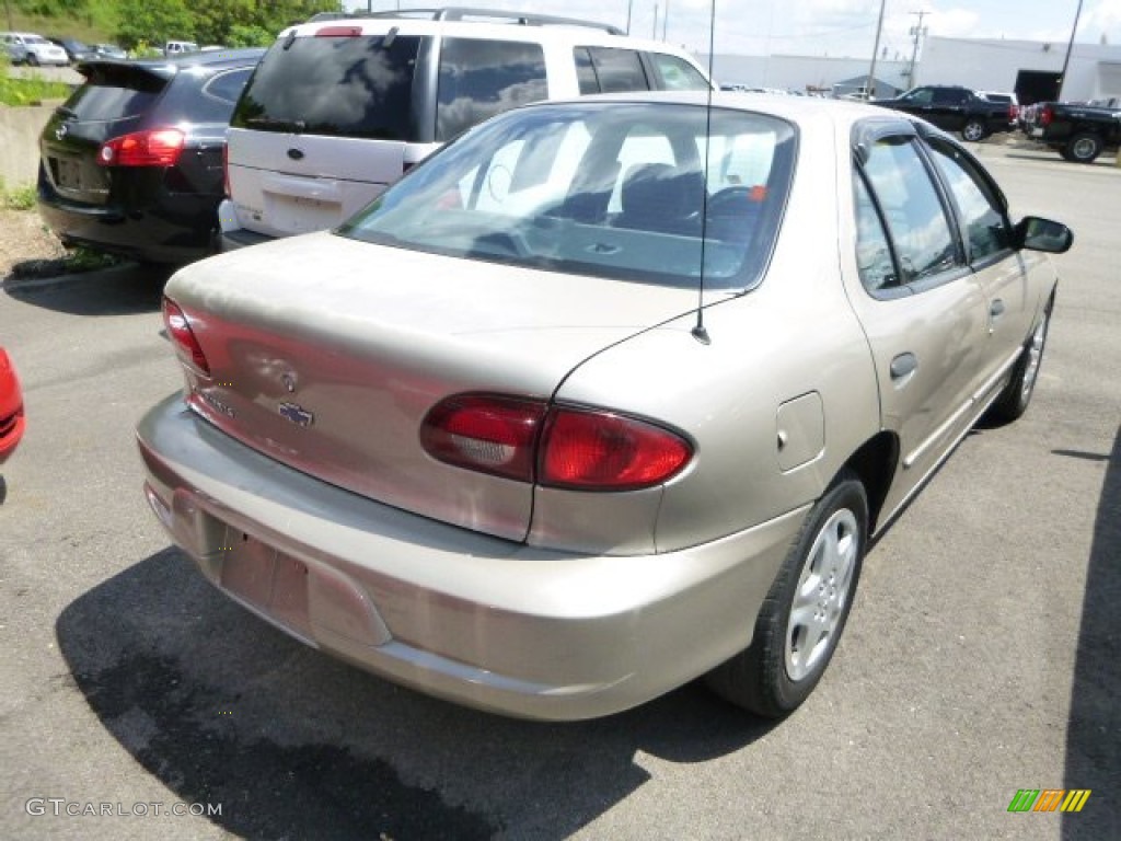 2002 Cavalier LS Sedan - Mayan Gold Metallic / Graphite photo #2