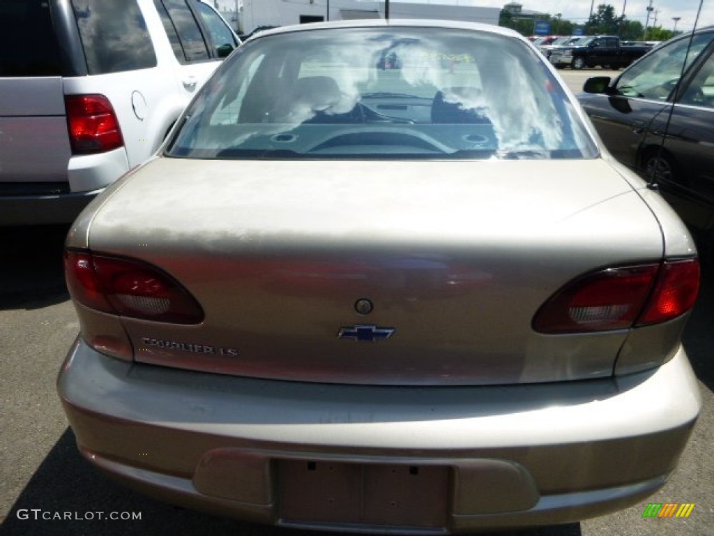 2002 Cavalier LS Sedan - Mayan Gold Metallic / Graphite photo #3