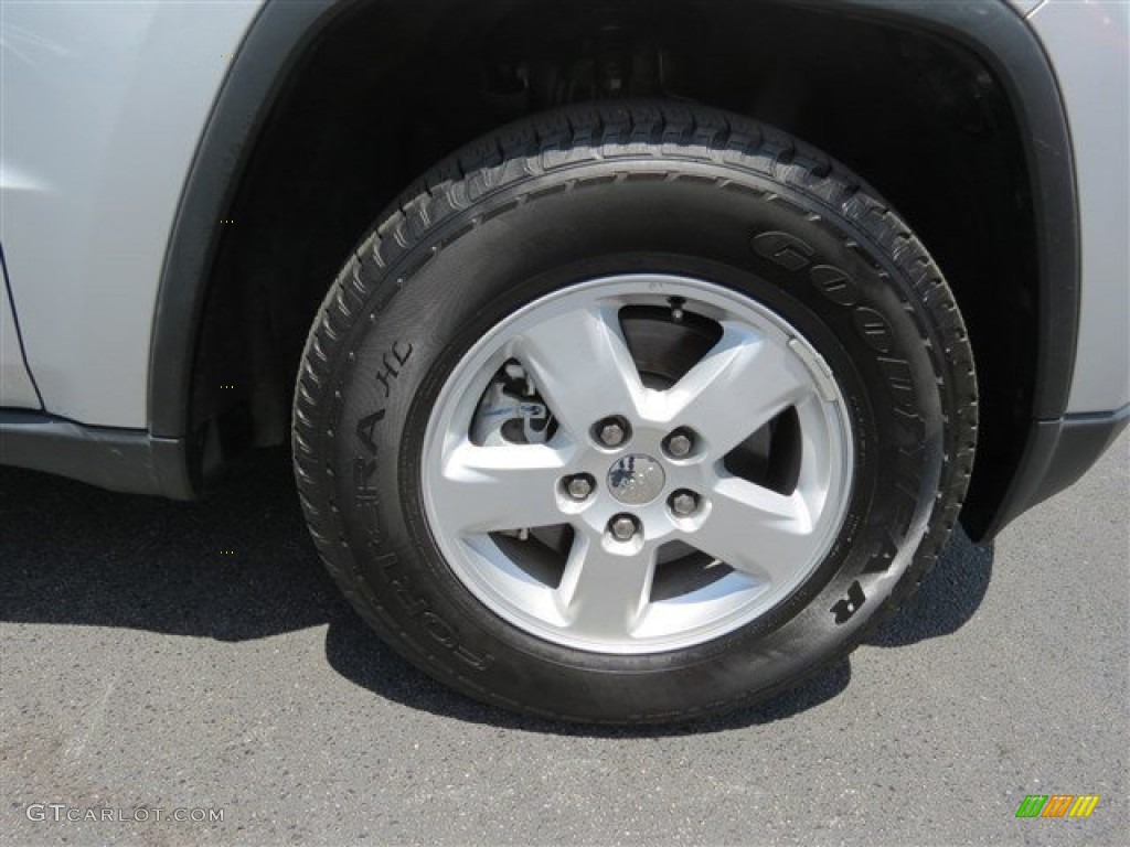 2013 Grand Cherokee Laredo - Bright Silver Metallic / Black photo #9