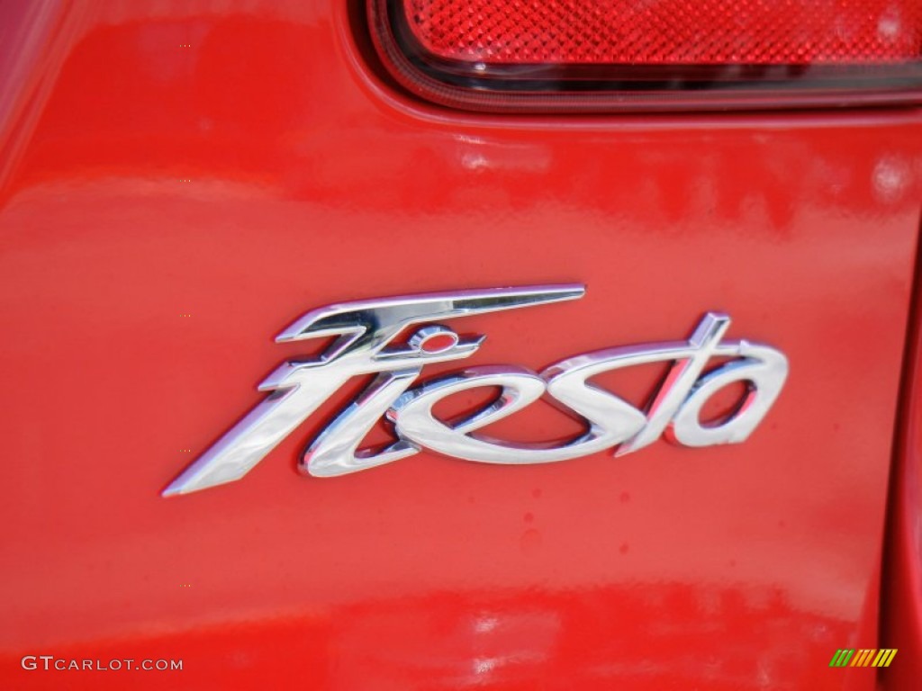 2013 Fiesta SE Sedan - Race Red / Charcoal Black/Light Stone photo #4