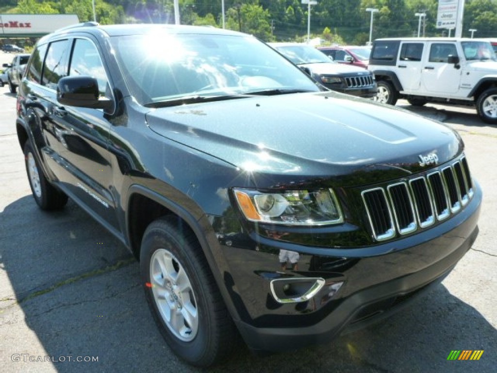 2014 Grand Cherokee Laredo 4x4 - Black Forest Green Pearl / New Zealand Black/Light Frost photo #9