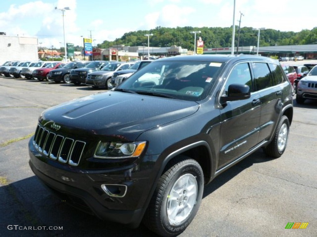 2014 Grand Cherokee Laredo 4x4 - Brilliant Black Crystal Pearl / Morocco Black photo #1