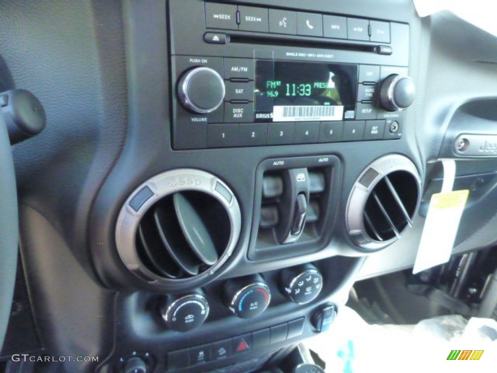 2014 Jeep Wrangler Unlimited Sport S 4x4 Controls Photo #84140370