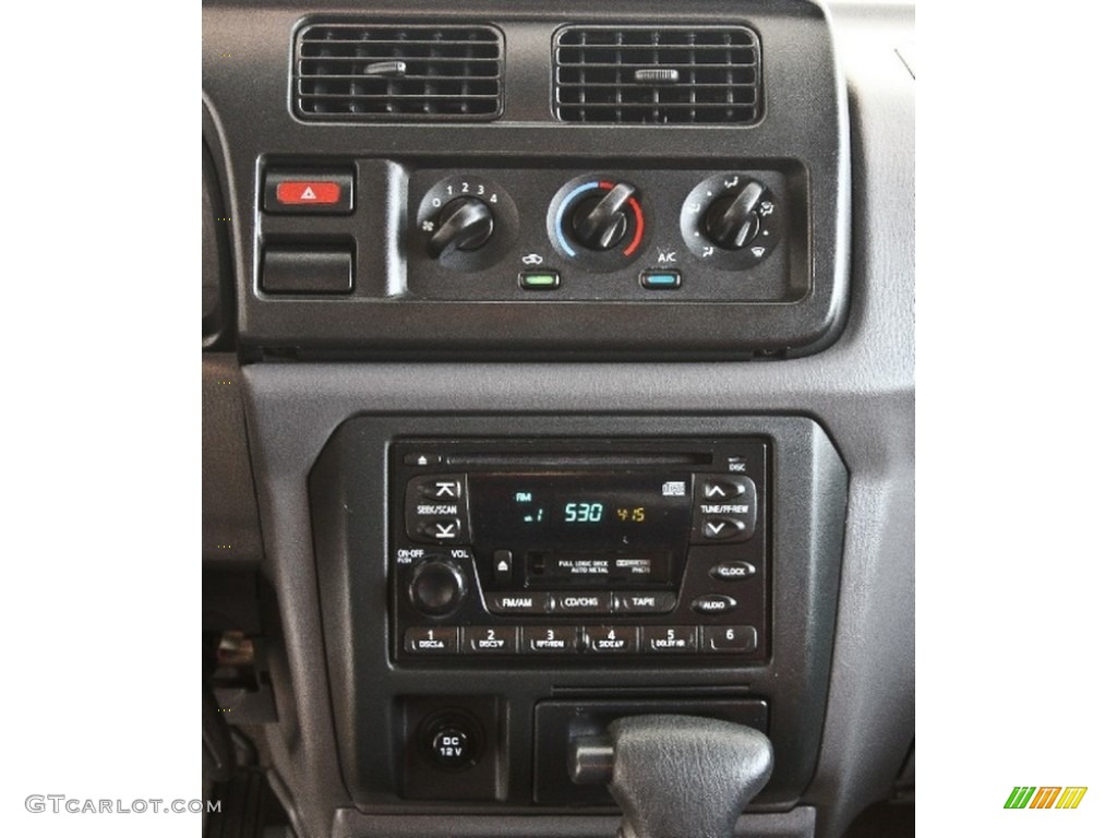 2000 Nissan Frontier SE Crew Cab Controls Photo #84141442