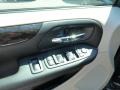 True Blue Pearl - Grand Caravan SXT Photo No. 15