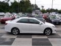 Super White - Camry SE Photo No. 3