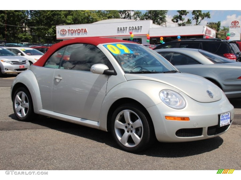 White Gold Metallic Volkswagen New Beetle