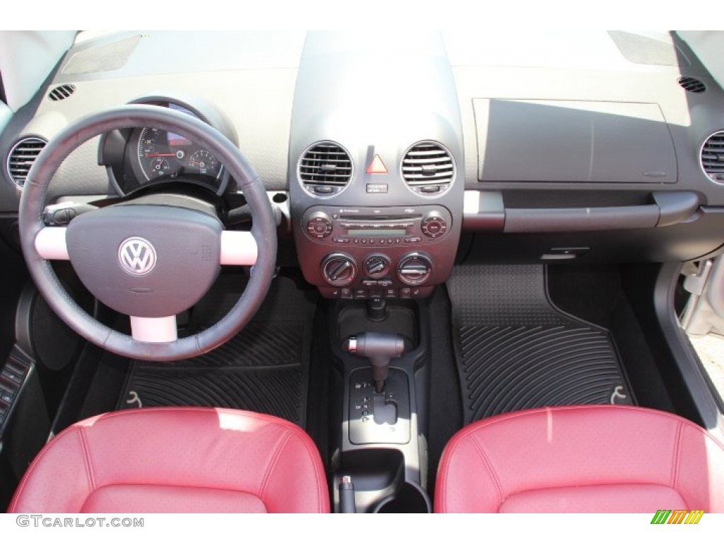 2009 Volkswagen New Beetle 2.5 Blush Edition Convertible Dashboard Photos