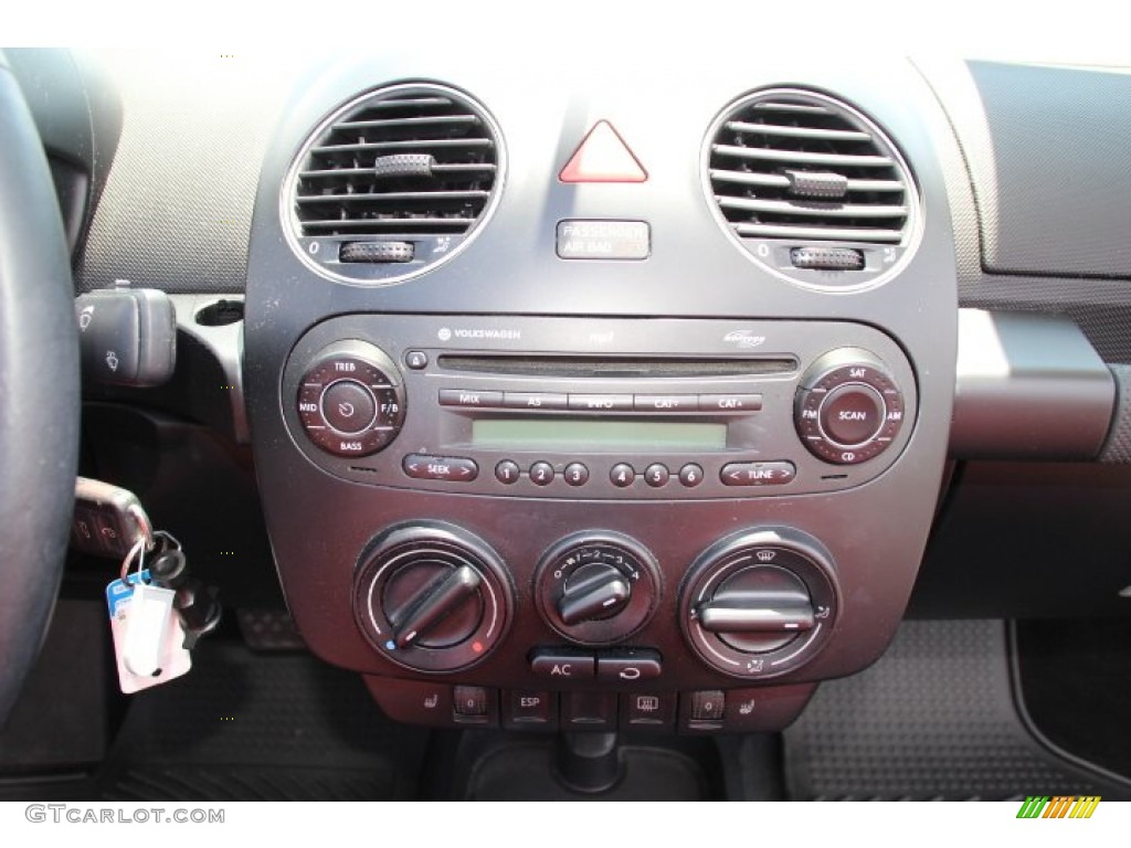 2009 New Beetle 2.5 Blush Edition Convertible - White Gold Metallic / Blush Red Leather photo #12