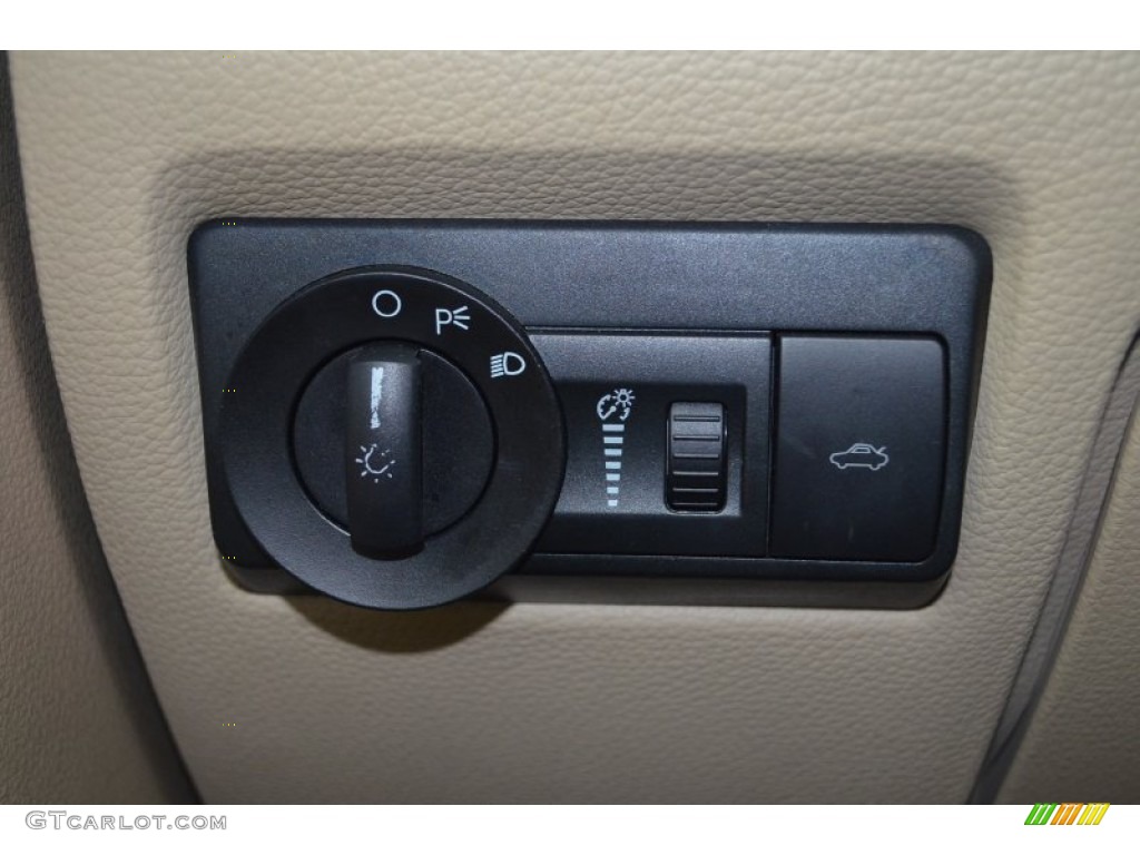 2006 Mercury Milan V6 Controls Photos